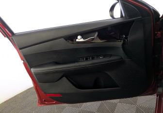 Подержанный автомобиль Kia Cerato Sedan 2021 года (18 фото)