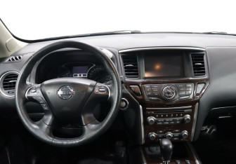 Подержанный автомобиль Nissan Pathfinder 2014 года (15 фото)
