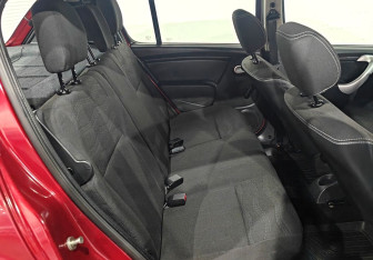 Подержанный автомобиль Renault Sandero 2011 года (14 фото)