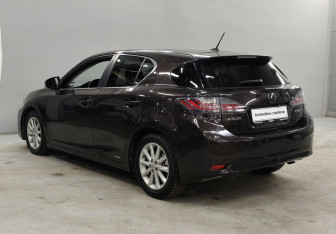 Подержанный автомобиль Lexus CT 2013 года (7 фото)