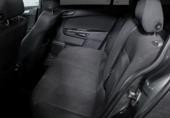 Подержанный автомобиль Opel Astra Sedan 2012 года (10 фото)