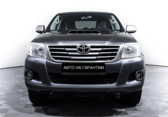 Подержанный автомобиль Toyota Hilux 2012 года (2 фото)