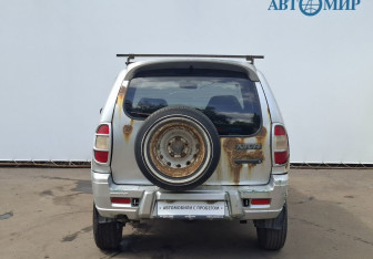 Подержанный автомобиль Chevrolet Niva 2004 года (6 фото)