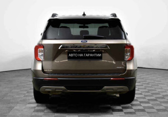 Подержанный автомобиль Ford Explorer 2020 года (4 фото)