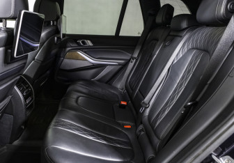 Подержанный автомобиль BMW X5 2018 года (16 фото)