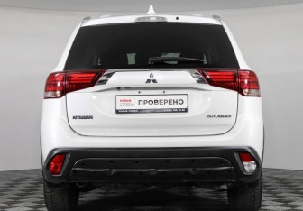 Подержанный автомобиль Mitsubishi Outlander 2019 года (6 фото)