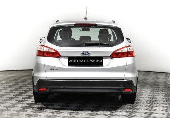 Подержанный автомобиль Ford Focus Wagon 2012 года (6 фото)