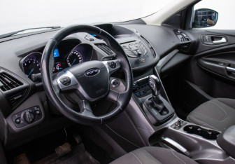 Подержанный автомобиль Ford Kuga 2015 года (9 фото)