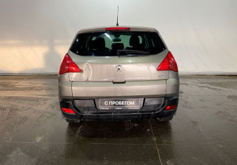 Подержанный автомобиль Peugeot 3008 2010 года (5 фото)