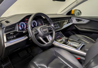 Подержанный автомобиль Audi Q8 2019 года (15 фото)