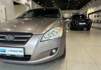 Подержанный автомобиль Kia Ceed Hatchback 2007 года (7 фото)
