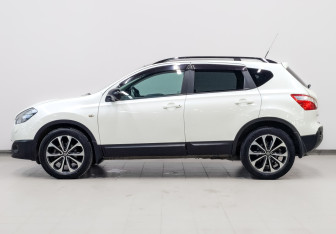 Подержанный автомобиль Nissan Qashqai 2013 года (8 фото)