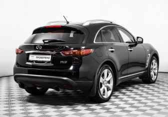 Подержанный автомобиль Infiniti FX 2011 года (5 фото)