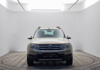 Подержанный автомобиль Renault Duster 2012 года (2 фото)