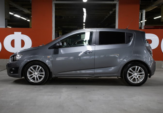 Подержанный автомобиль Chevrolet Aveo Hatchback 2013 года (8 фото)