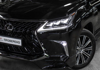 Подержанный автомобиль Lexus LX 2018 года (25 фото)