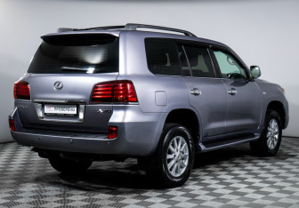 Подержанный автомобиль Lexus LX 2008 года (5 фото)