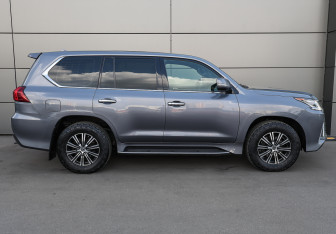 Подержанный автомобиль Lexus LX 2019 года (4 фото)