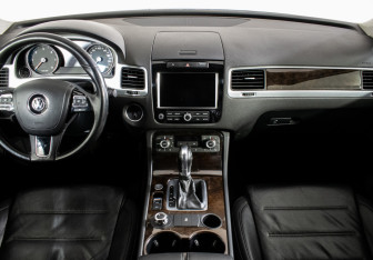 Подержанный автомобиль Volkswagen Touareg 2013 года (11 фото)