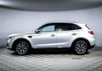 Подержанный автомобиль Hongqi HS5 2023 года (8 фото)