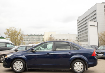 Подержанный автомобиль Ford Focus Sedan 2010 года (6 фото)