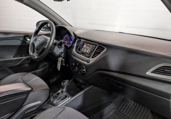 Подержанный автомобиль Hyundai Solaris Sedan 2020 года (12 фото)