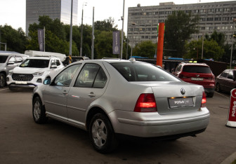 Подержанный автомобиль Volkswagen Bora Sedan 2001 года (5 фото)