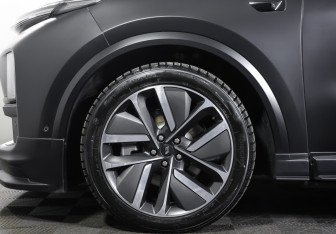 Подержанный автомобиль LiXiang L9 2023 года (33 фото)