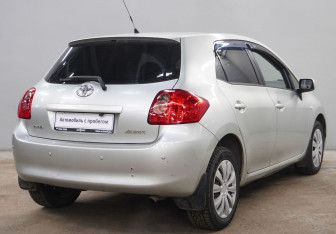 Подержанный автомобиль Toyota Auris Hatchback 2009 года (5 фото)