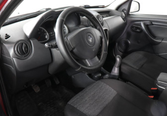 Подержанный автомобиль Renault Duster 2014 года (5 фото)