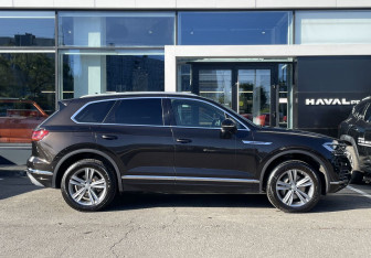 Подержанный автомобиль Volkswagen Touareg 2019 года (4 фото)