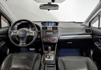 Подержанный автомобиль Subaru XV 2014 года (14 фото)
