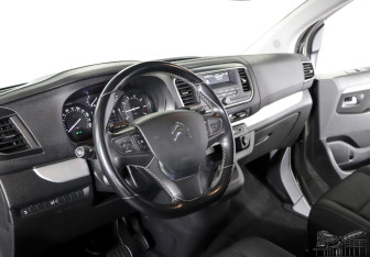 Подержанный автомобиль Citroen SpaceTourer 2018 года (15 фото)