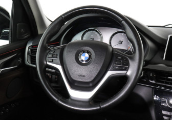 Подержанный автомобиль BMW X5 2017 года (12 фото)