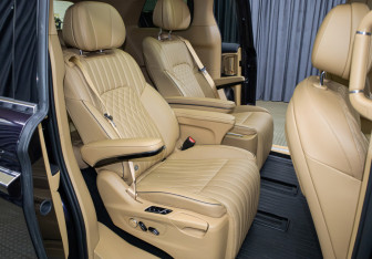 Подержанный автомобиль Voyah Dream 2023 года (12 фото)