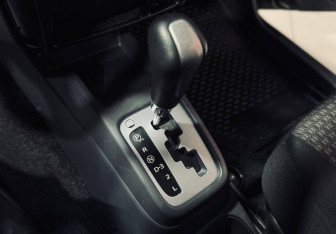 Подержанный автомобиль Suzuki Jimny 2011 года (12 фото)