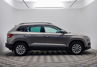 Подержанный автомобиль Skoda Karoq 2020 года (4 фото)