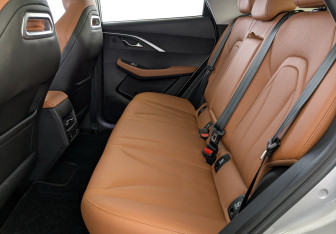 Подержанный автомобиль Omoda C5 2023 года (12 фото)