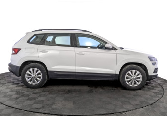 Подержанный автомобиль Skoda Karoq 2021 года (4 фото)