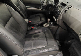 Подержанный автомобиль Nissan X-Trail 2008 года (9 фото)