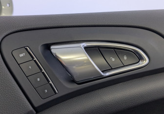 Подержанный автомобиль Porsche Cayenne 2017 года (30 фото)