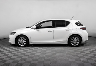Подержанный автомобиль Lexus CT 2013 года (8 фото)
