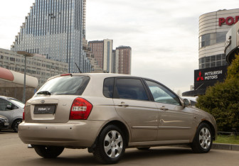 Подержанный автомобиль Kia Cerato Hatchback 2007 года (4 фото)