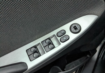 Подержанный автомобиль Hyundai Solaris Hatchback 2013 года (27 фото)