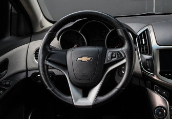 Подержанный автомобиль Chevrolet Cruze Sedan 2013 года (11 фото)