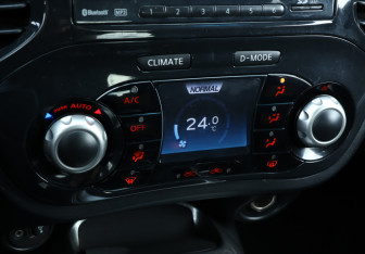 Подержанный автомобиль Nissan Juke 2011 года (12 фото)