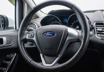 Подержанный автомобиль Ford Fiesta Hatchback 2016 года (15 фото)