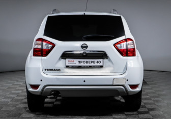 Подержанный автомобиль Nissan Terrano 2017 года (6 фото)