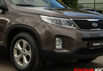 Подержанный автомобиль Kia Sorento 2013 года (17 фото)