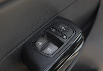 Подержанный автомобиль Opel Corsa 2007 года (13 фото)